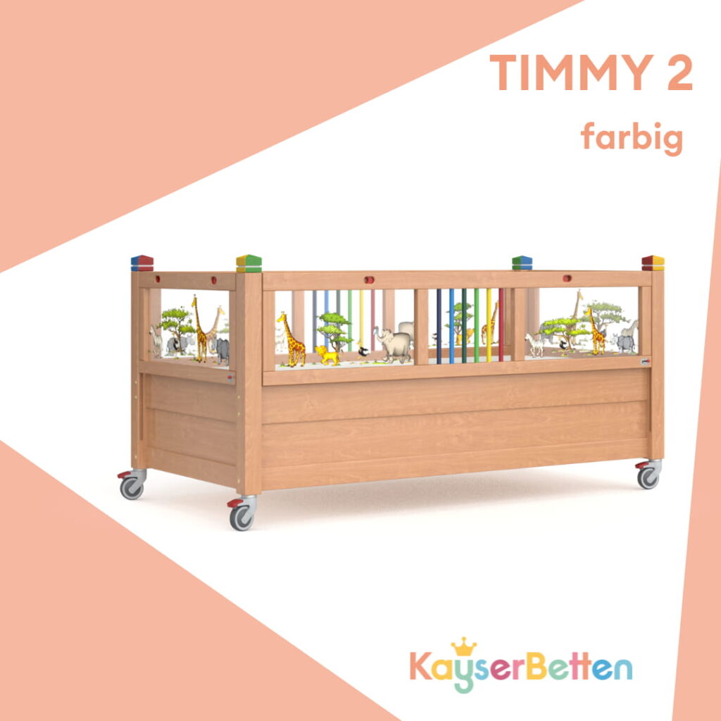 Holzfarbenes Kinder-Pflegebett Timmy mit hohen Seitengittern und Rollen